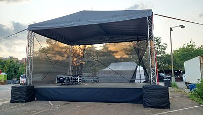 Ground support stage roofing system 8x6m